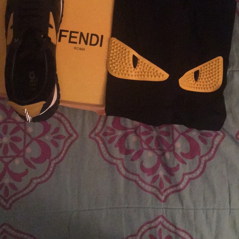 Bag  Bug Fendi sneakers with matching T shirt l